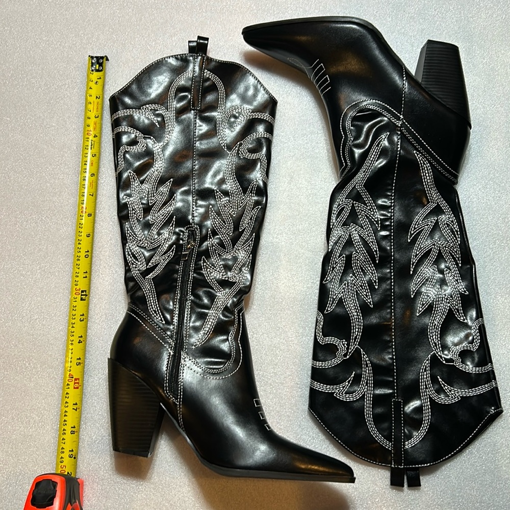New cowgirl boots. Size 11.